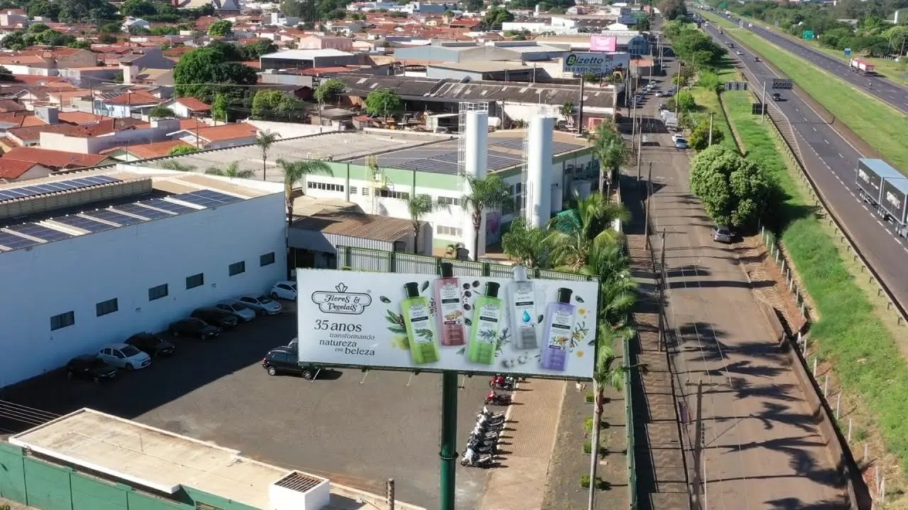 Vista aérea da fábrica Flores & Vegetais em Araras/SP